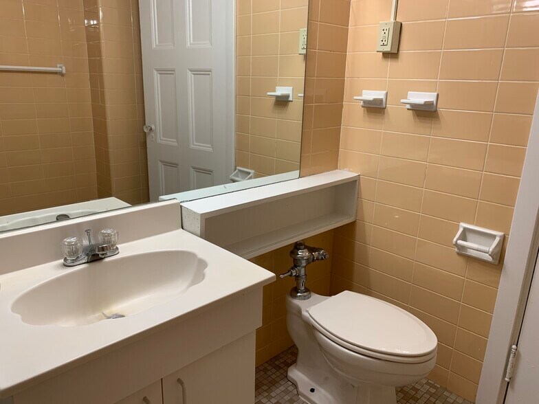 Building Photo - 62 Boylston St