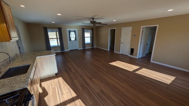 Building Photo - 7637 Coon Creek Rd