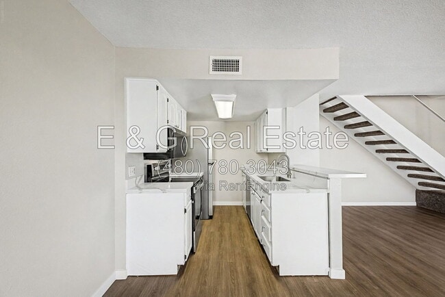 Building Photo - 17009 E Calle Del Oro