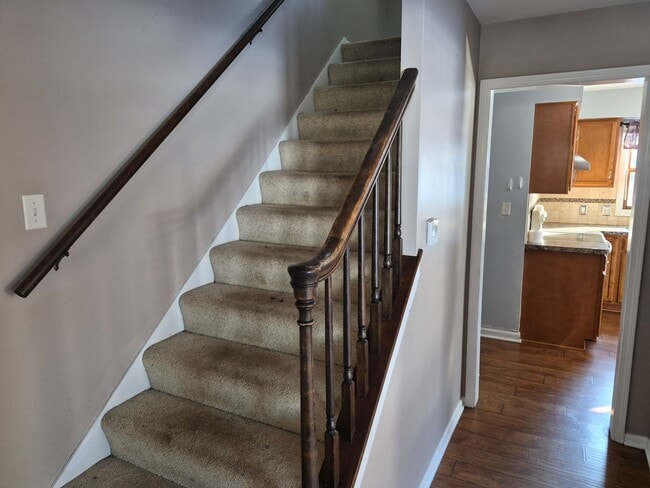 Building Photo - Charming 3 Bedroom Home