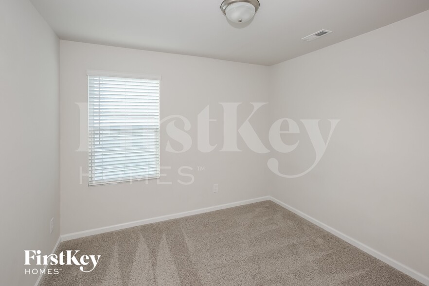 Building Photo - 9534 Hamel St