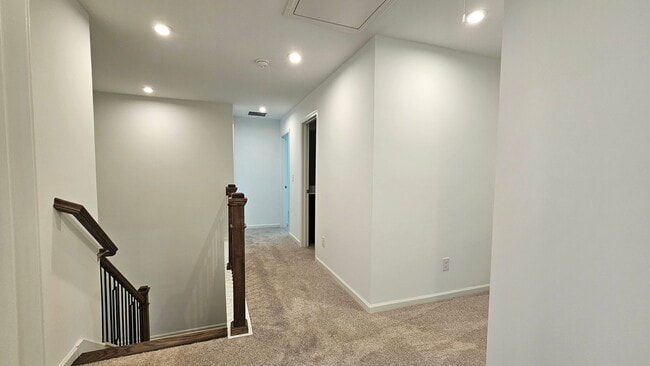 Building Photo - Spacious like new home in Hermitage FOR LEASE