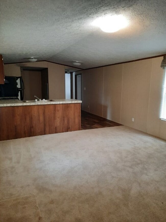 Building Photo - $1,000 - 2 Bedroom / 2 Bath Mobile Home in...