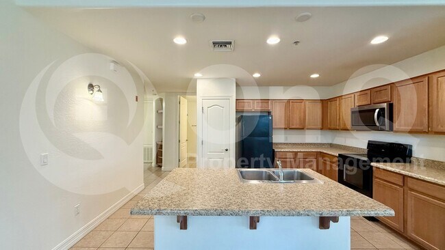 Building Photo - 1456 E 9th St