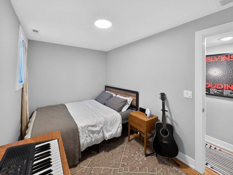 Building Photo - 3534 W Wrightwood Ave