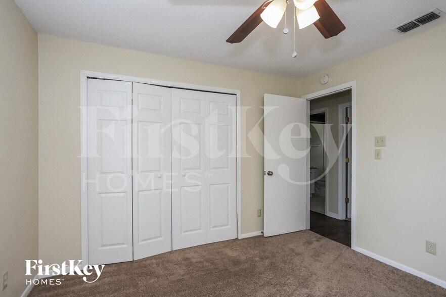 Building Photo - 9923 57th Way N