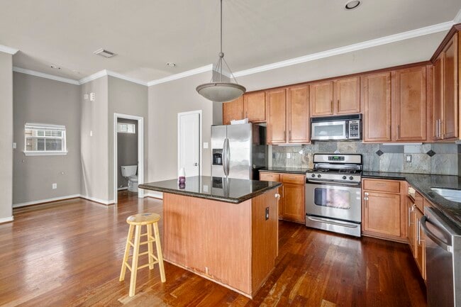Building Photo - 5405 Kansas St