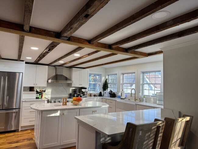 Building Photo - 354 Highland Ave