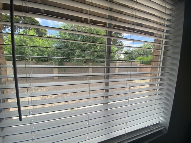 Building Photo - 1802 E Virginia Ave