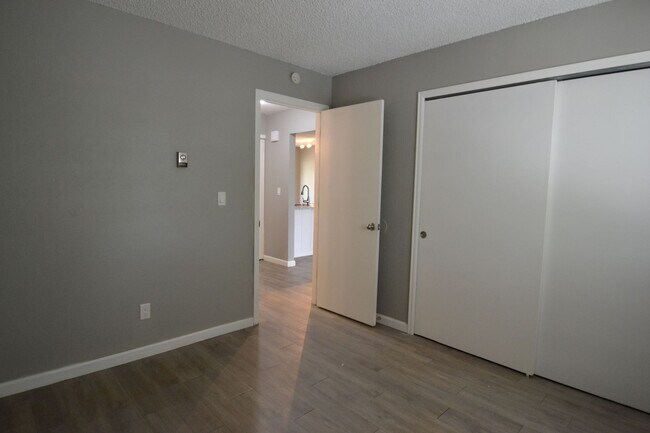 Building Photo - 2920 Straus Ln