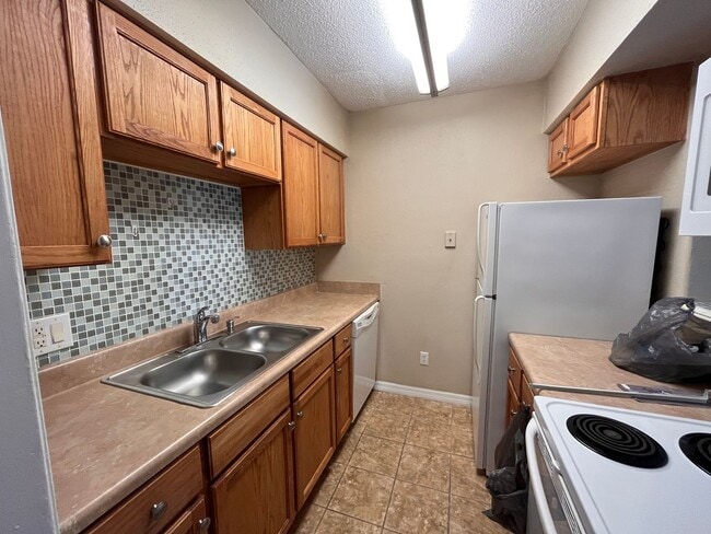 Building Photo - 1 bed 1 bath upstairs condo in Altamonte S...