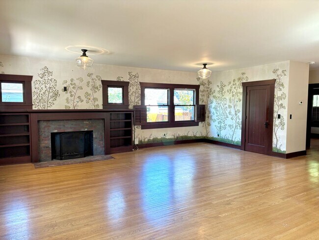 Building Photo - 805 SE Malden St