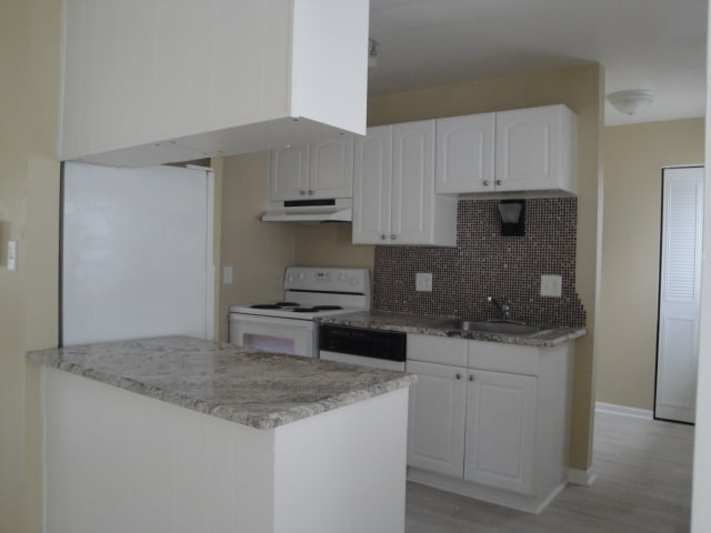 Building Photo - CLOSE TO SHOPPING AND SCHOOLS AVAIL OCTOBER 2nd