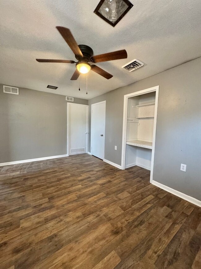 Building Photo - 1 Bedroom Home across from Angelo State Un...