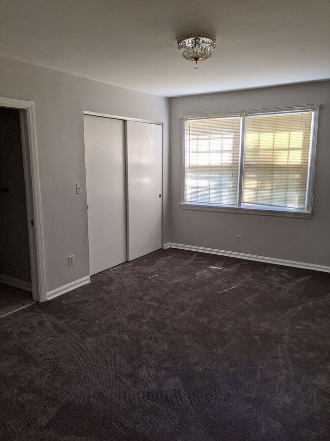 Building Photo - Spacious Home near Downtown Cincinnati