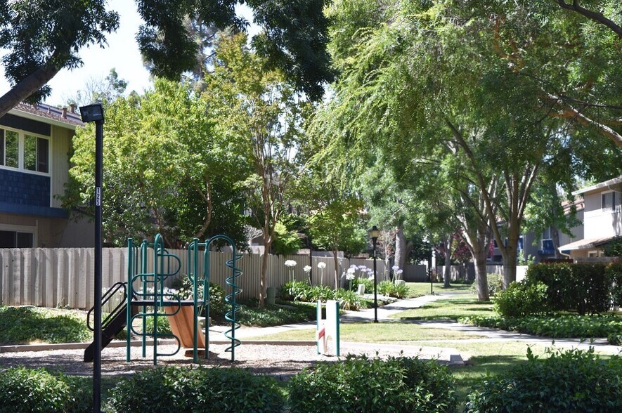 Playground 1 - 497 Daisydell Court