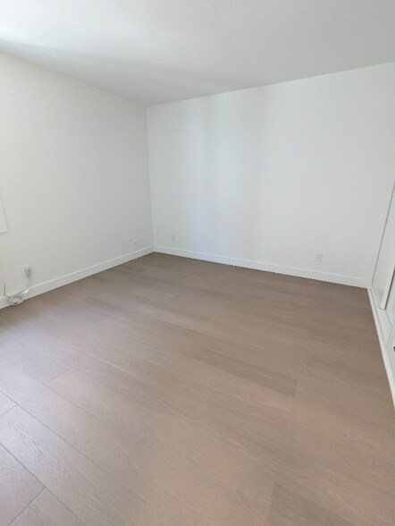 Building Photo - 11030 Moorpark St