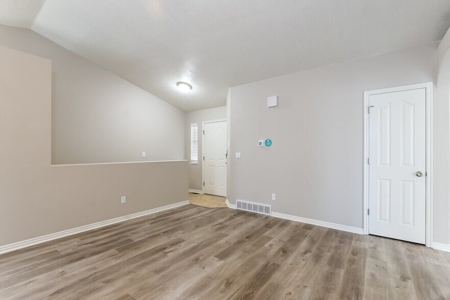 Building Photo - 1116 Mustang Ln