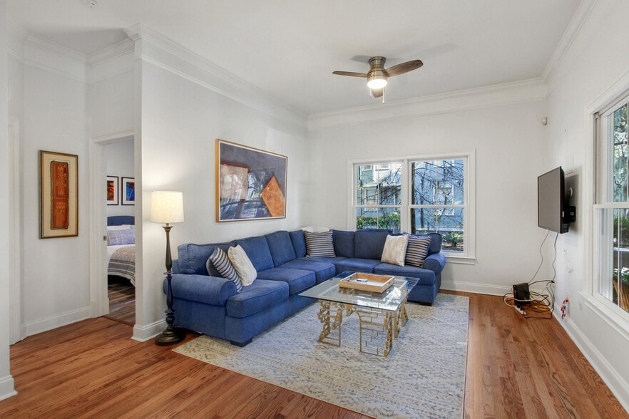 Building Photo - 102 W 36th St