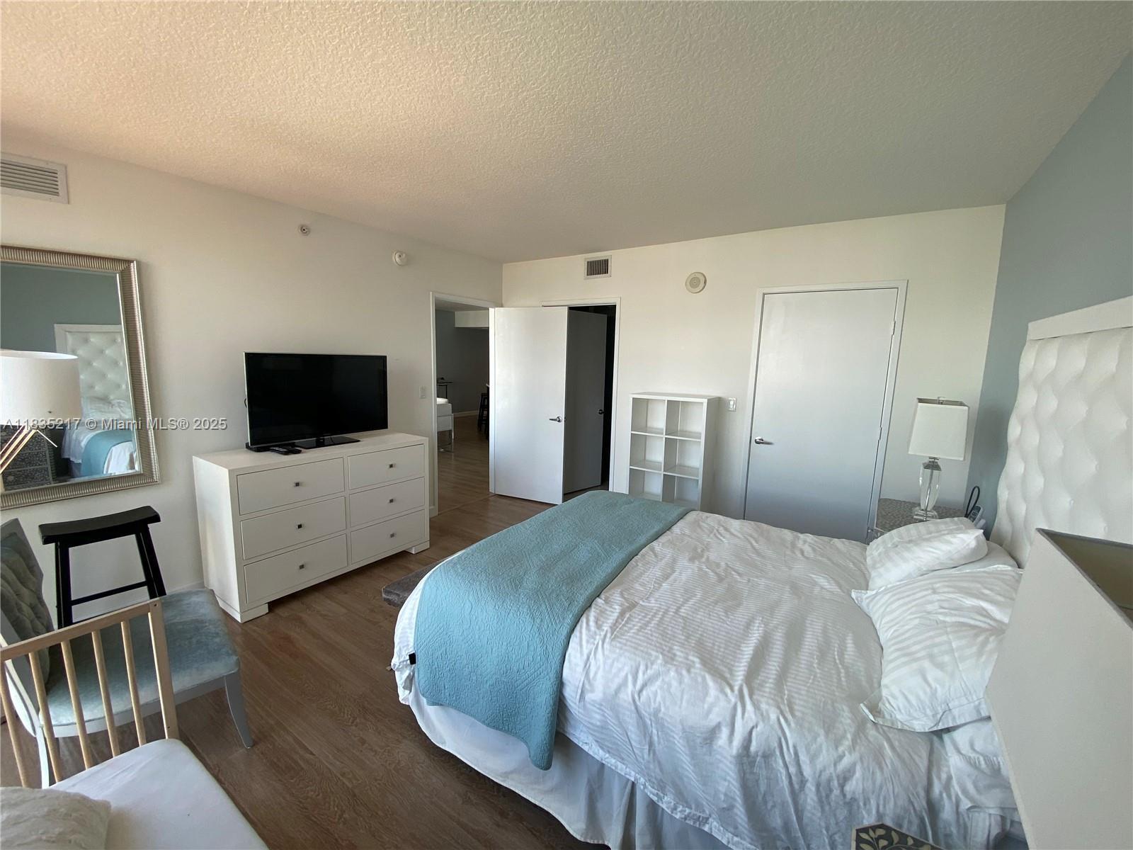 Building Photo - 150 Sunny Isles Blvd