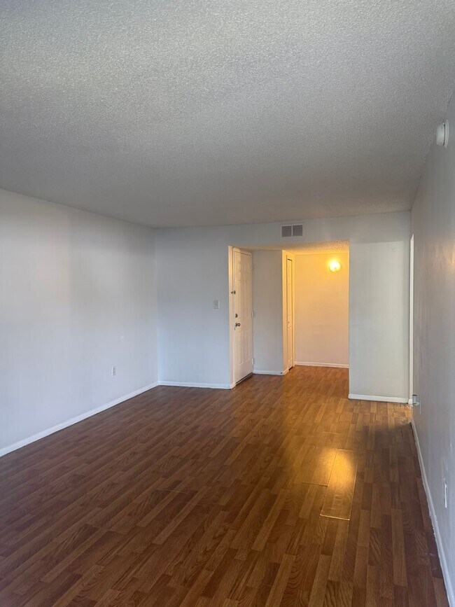 Building Photo - 861 Sky Lake Cir
