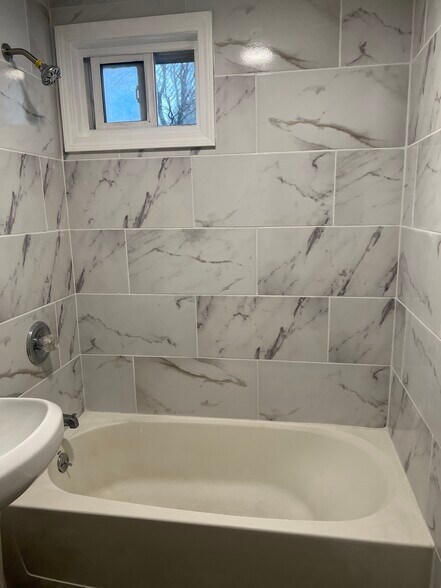 Building Photo - 70 Clifford St