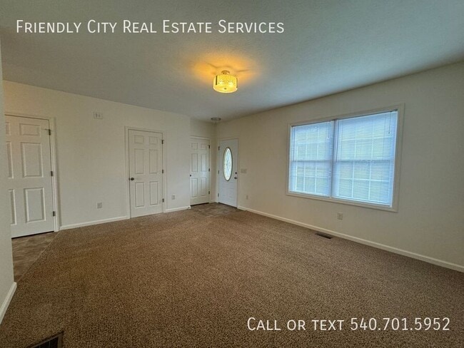 Building Photo - 1131 Lincolnshire Dr