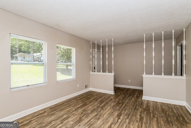 Building Photo - 2654 Luke Dr