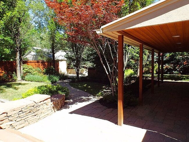 Building Photo - 2225 Garfield Ave