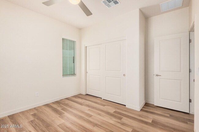 Building Photo - 6569 N 15th Dr