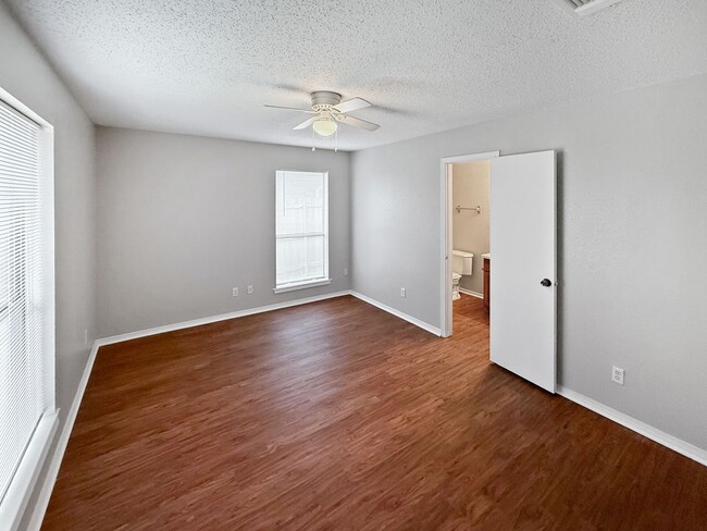 Building Photo - 832 Mirabell Ct