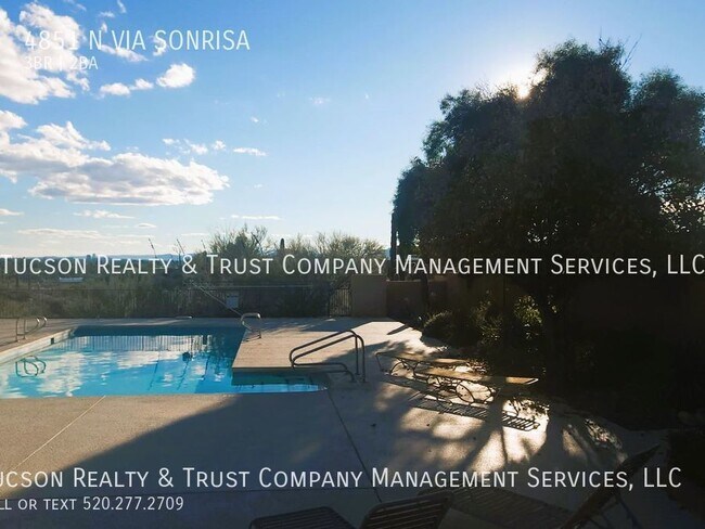 Building Photo - 4851 Vía Sonrisa