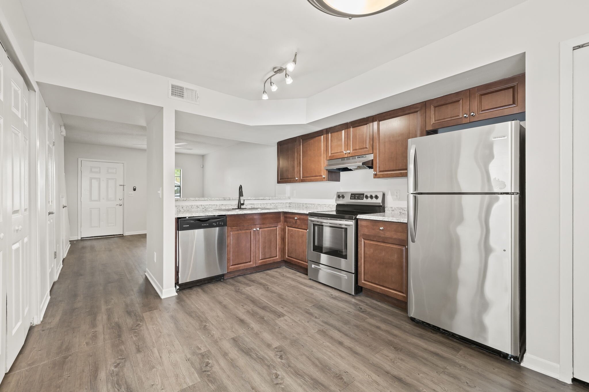 Building Photo - 5045 S Albany Ave