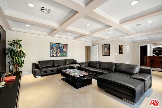 Building Photo - 18047 Karen Dr