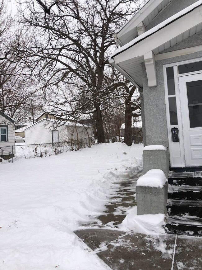 Building Photo - Cozy 3 bedroom house available