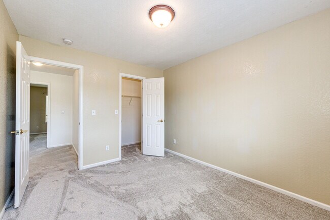 Building Photo - 9476 Morning Glory Way