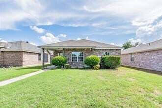 Building Photo - 703 Donny Brook Dr