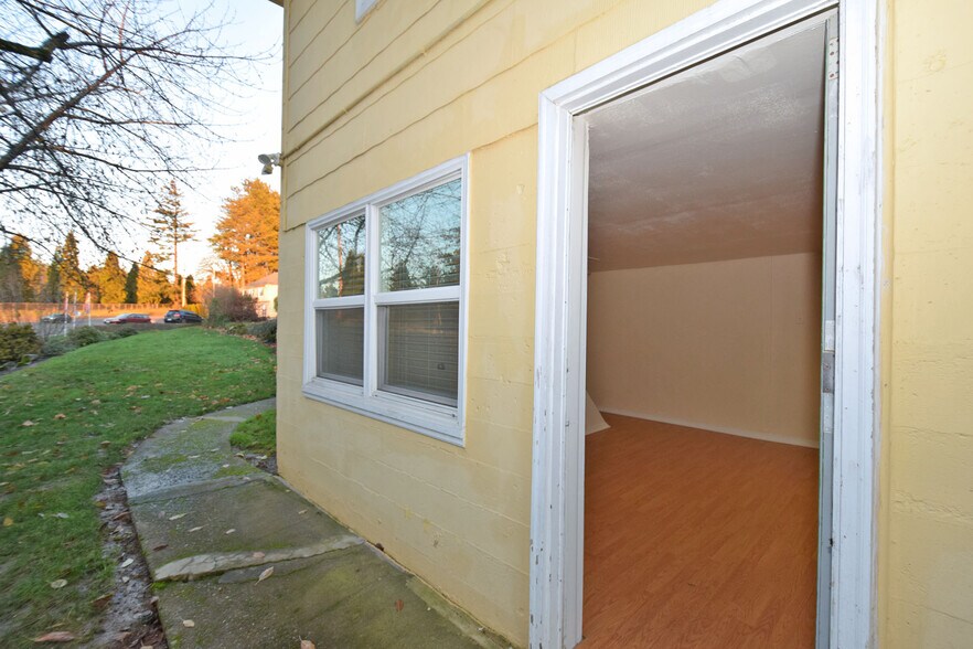 Building Photo - 11240 SW Barbur Blvd