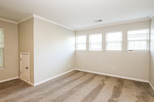 Building Photo - 2008 Greenhill Pass