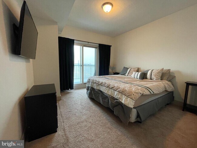 Building Photo - 717 S Christopher Columbus Blvd