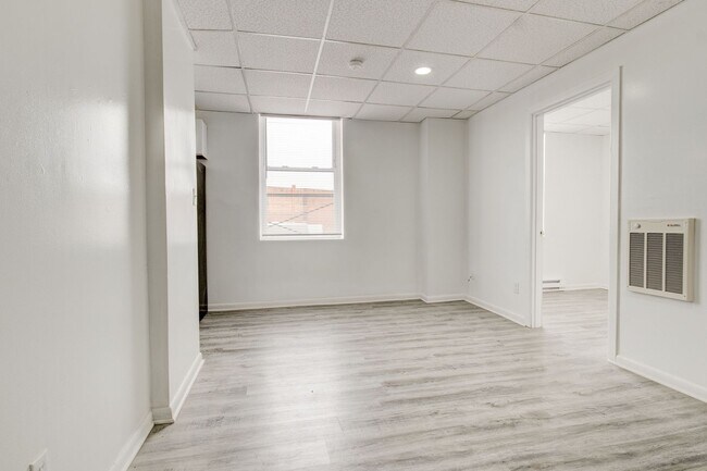 Building Photo - Central Plaza Apartments