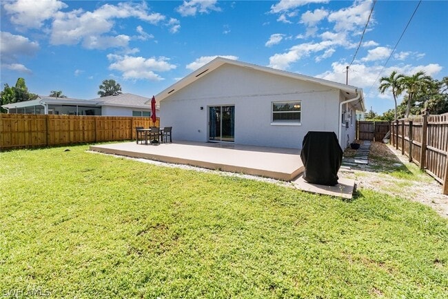 Building Photo - 517 98th Ave N