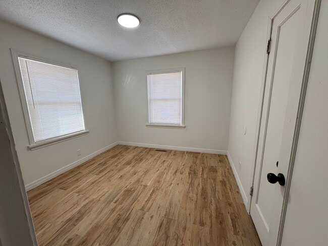 Building Photo - 1401 Edgemoor Dr