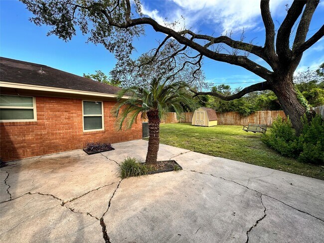 Building Photo - 4037 Woodfox St