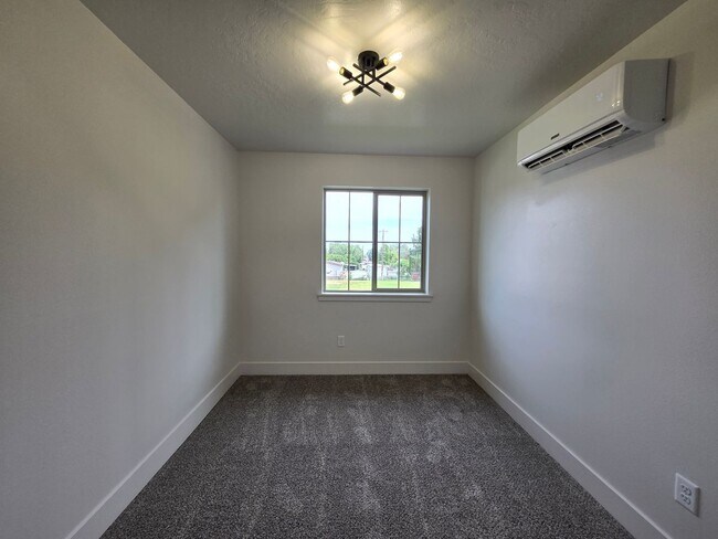 Building Photo - END UNIT- Now Leasing! Brand-New 3 Bed, 2....