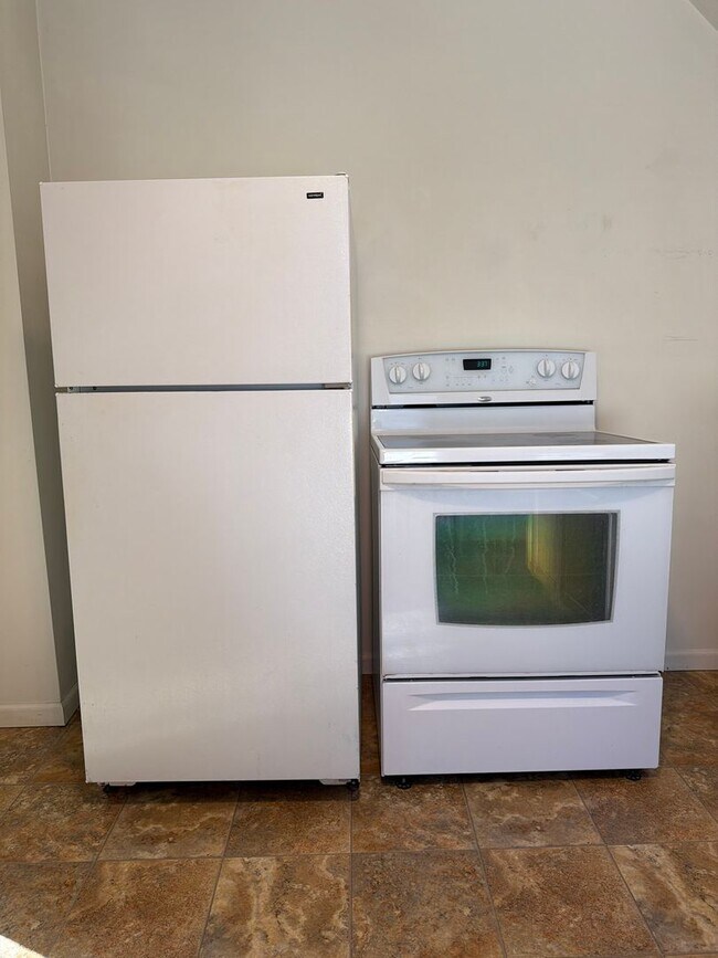 Building Photo - 376 Alger St