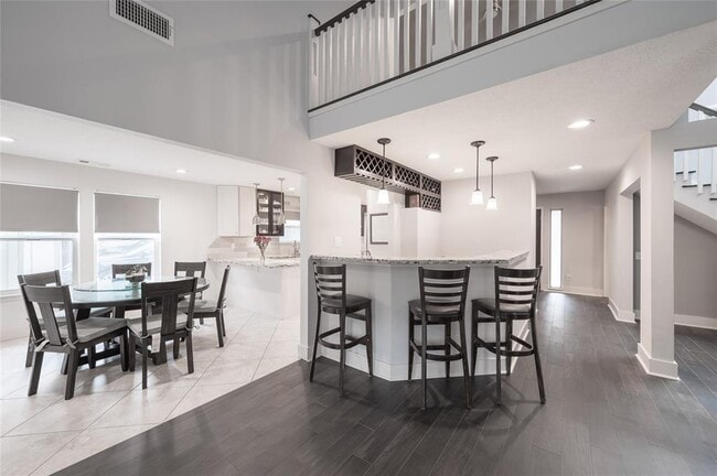 Building Photo - 1407 Lakecliff Dr