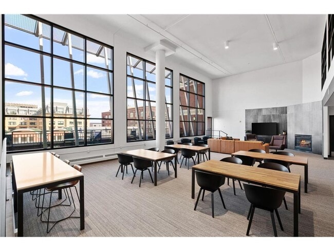 Building Photo - 401 N 2nd St