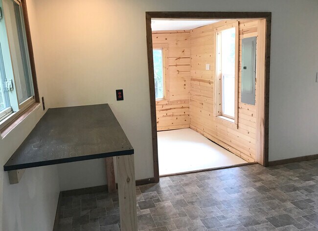 Building Photo - 1374 E Canal St