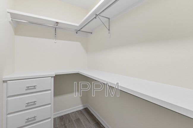 Building Photo - 485 Trumpet